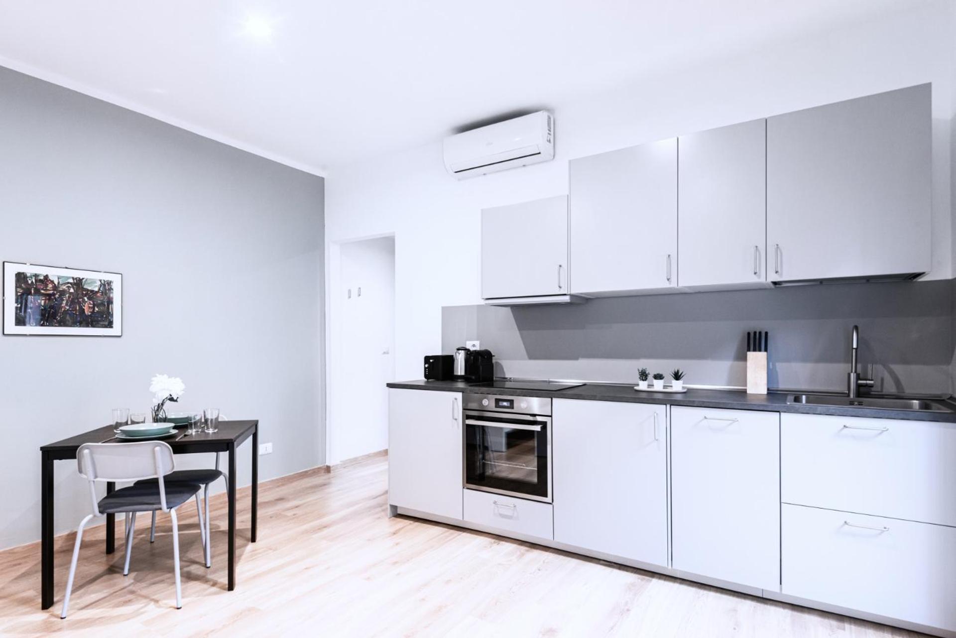 Easylife - Studio Con Balcone In Risorgimento Appartement Milaan Buitenkant foto